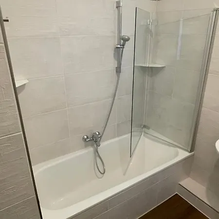 Erfbnb - 40qm Mit Kueche, Bad, Schlaf-wohnzimmer In Sued - Stadnah- Wlan Erfurt