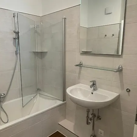Erfbnb - 40qm Mit Kueche, Bad, Schlaf-wohnzimmer In Sued - Stadnah- Neu *