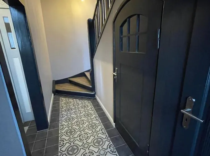 Erfbnb - 40qm Mit Kueche, Bad, Schlaf-wohnzimmer In Sued - Stadnah- Wlan エアフルト