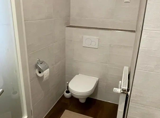 Erfbnb - 40qm Mit Kueche, Bad, Schlaf-wohnzimmer In Sued - Stadnah- Wlan アパート エアフルト