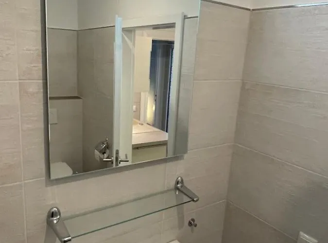 Erfbnb - 40qm Mit Kueche, Bad, Schlaf-wohnzimmer In Sued - Stadnah- Wlan アパート